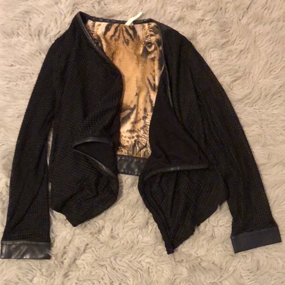 Trendy black jacket with Tiger Print